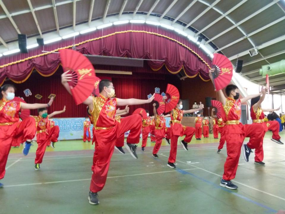 南化國小的武術秀出精彩。（記者張淑娟攝）