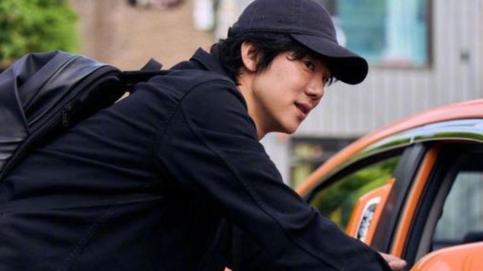 過去以暖男形象著稱的劉演錫，在《運氣好的日子》中大黑化成連續殺人魔。（圖／tvN）
