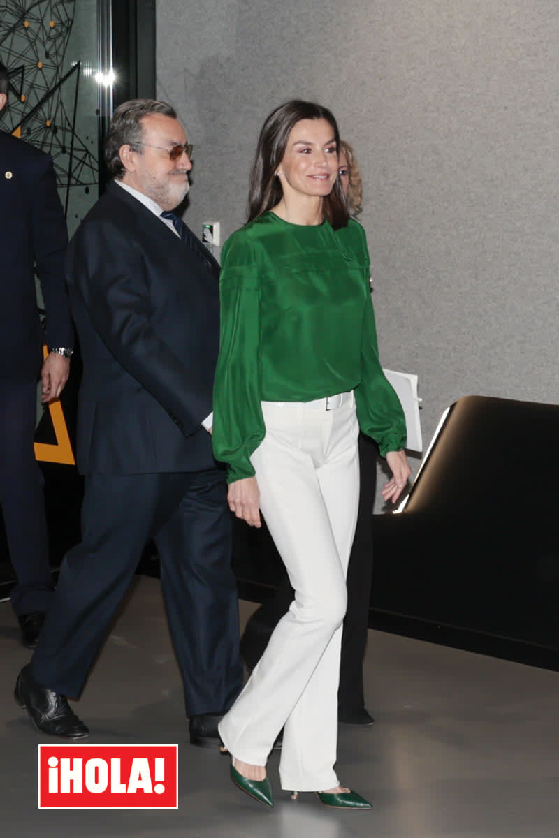 Reina Letizia blusa verde look