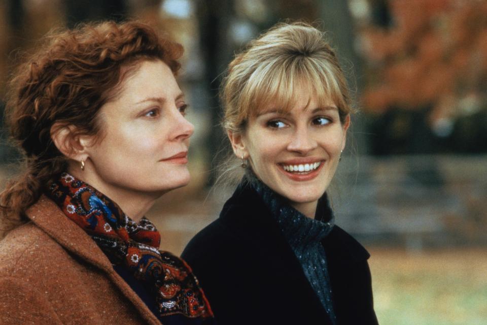 <p>Quédate a mi lado fue una comedia de drama-romance filmada en 1998, en la que Roberts comparte escena con Susan Sarandon.<br>Crédito: Beimages </p>