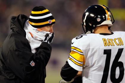 Former Pittsburgh Steelers quarterback Charlie Batch, left, talks