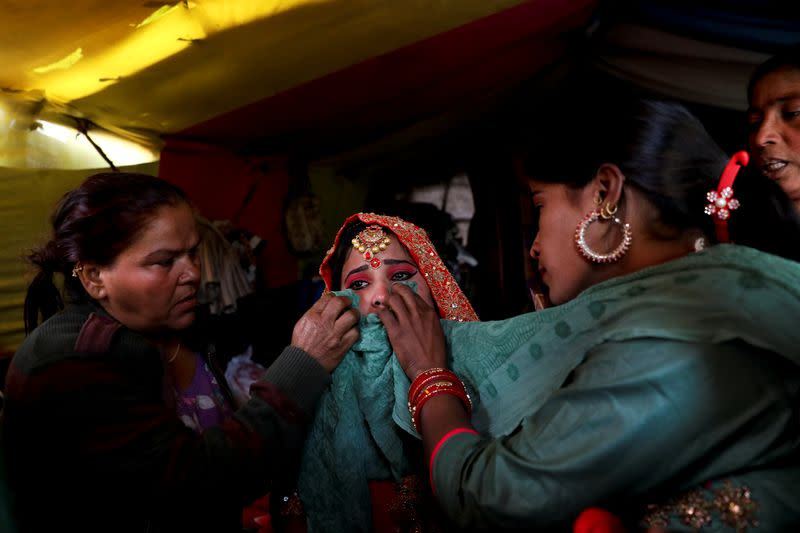 The Wider Image: Living on the edge, Pakistani Hindus still feel safer in India