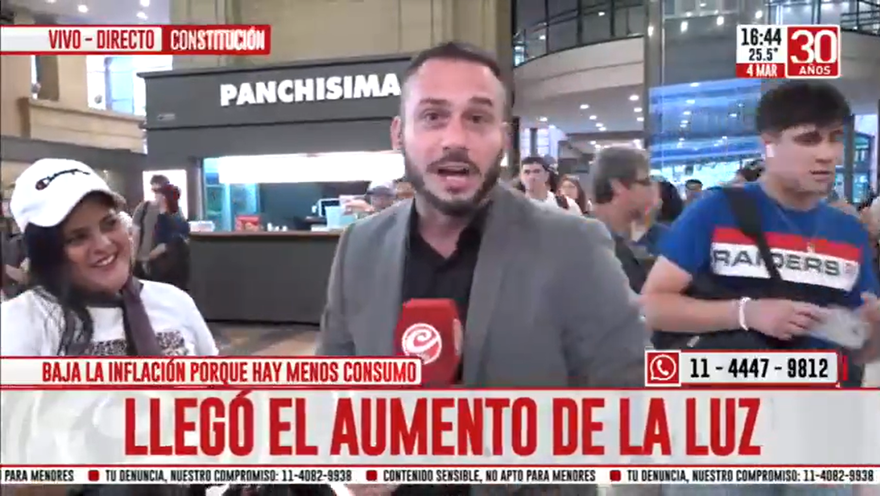 el periodista Tomás Munaretto quien anunció que fue despedido del canal Crónica TV luego del picante cruce que mantuvo con uno de los conductores de la señal que lo llevó a denunciar, al aire, la precaria situación laboral