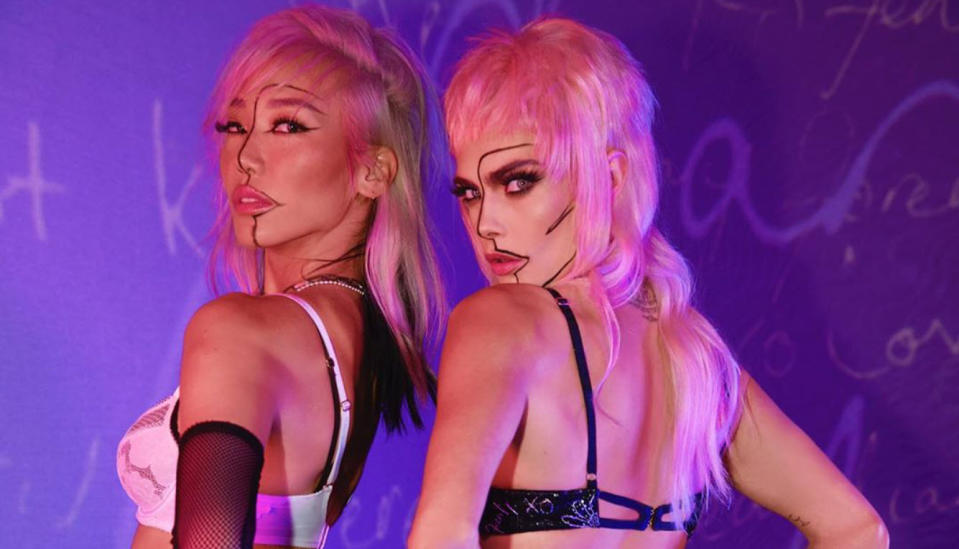 Cara Delevingne und Kollegin Soo Joo Park modeln für Savage X Fenty in Dessous, die von Rihanna entworfen wurden. (Bild: Instagram / savagexfenty)