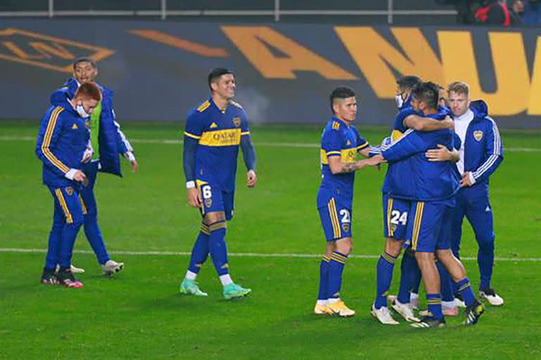 Abrazos y festejos; Boca encontró alivio para un presente gris en un triunfo por penales ante su rival eterno