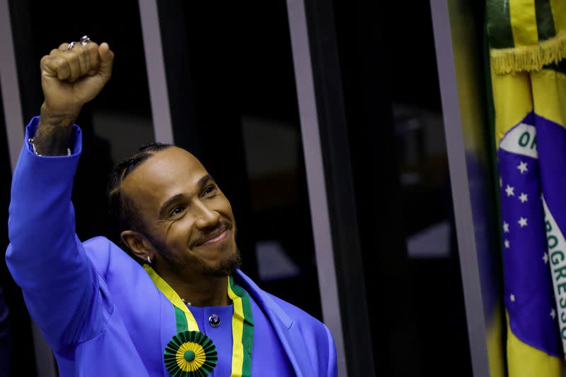 Foto del lunes del piloto de Formula Uno Lewis Hamilton tras ser declarado ciudadano honorario de Brasil en el Congreso, en Brasilia