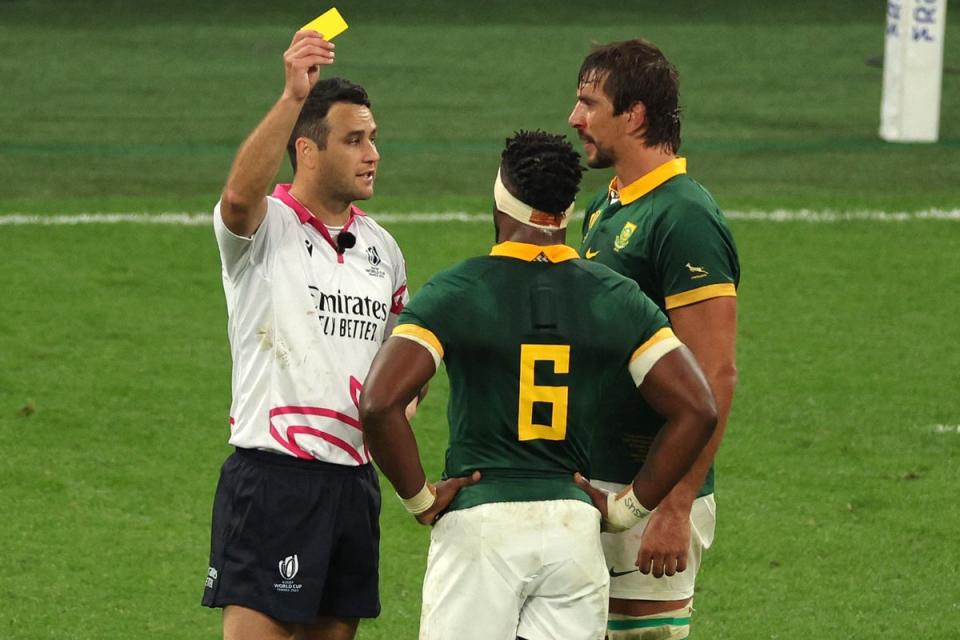 Etzebeth was yellow-carded for a high hit on Uini Atonio (AFP via Getty Images)