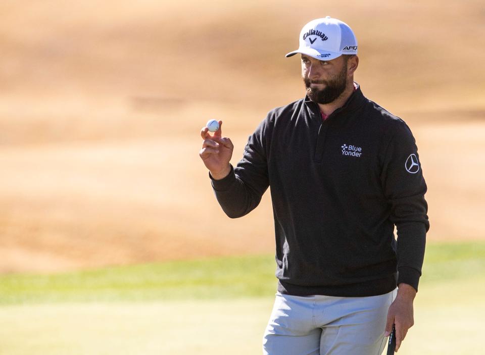 Jon Rahm reacciona en el segundo hoyo de la ronda final del domingo tras registrar su segundo birdie consecutivo.