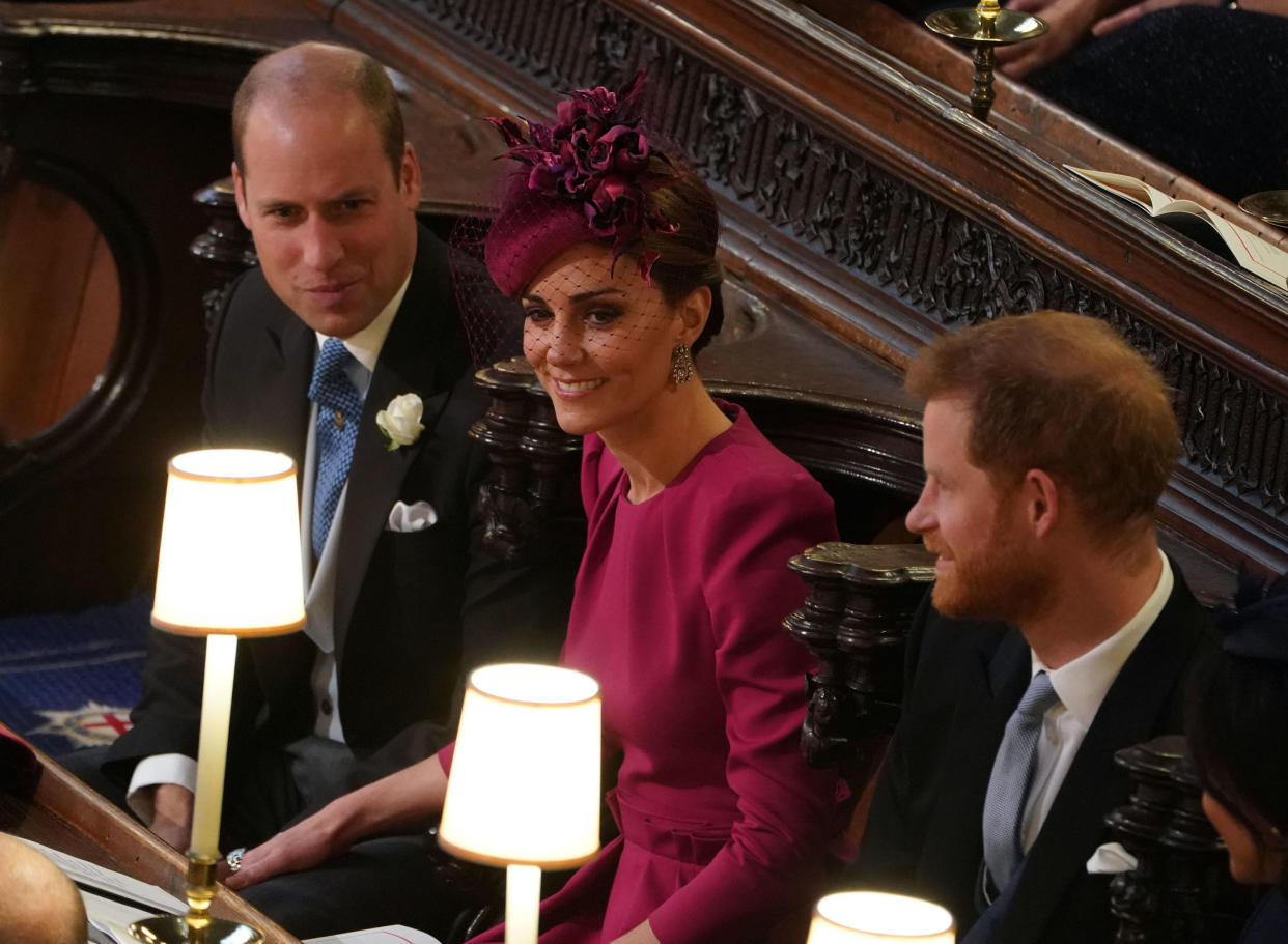 Wie Frischverliebte: Kate und Prinz William hielten während der Zeremonie Händchen. (Bild: Owen Humphreys – WPA Pool/Getty Images)