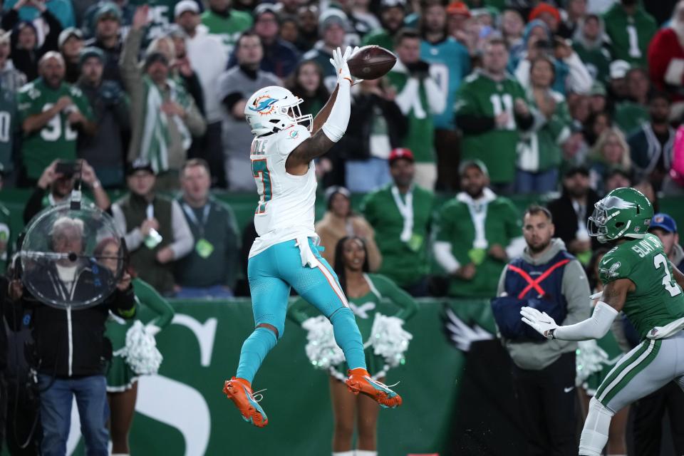 Miami Dolphins wide receiver Jaylen Waddle (17) catches a pass during the first half of an NFL football game against the Philadelphia Eagles on Sunday, Oct. 22, 2023, in Philadelphia. (AP Photo/Matt Slocum)