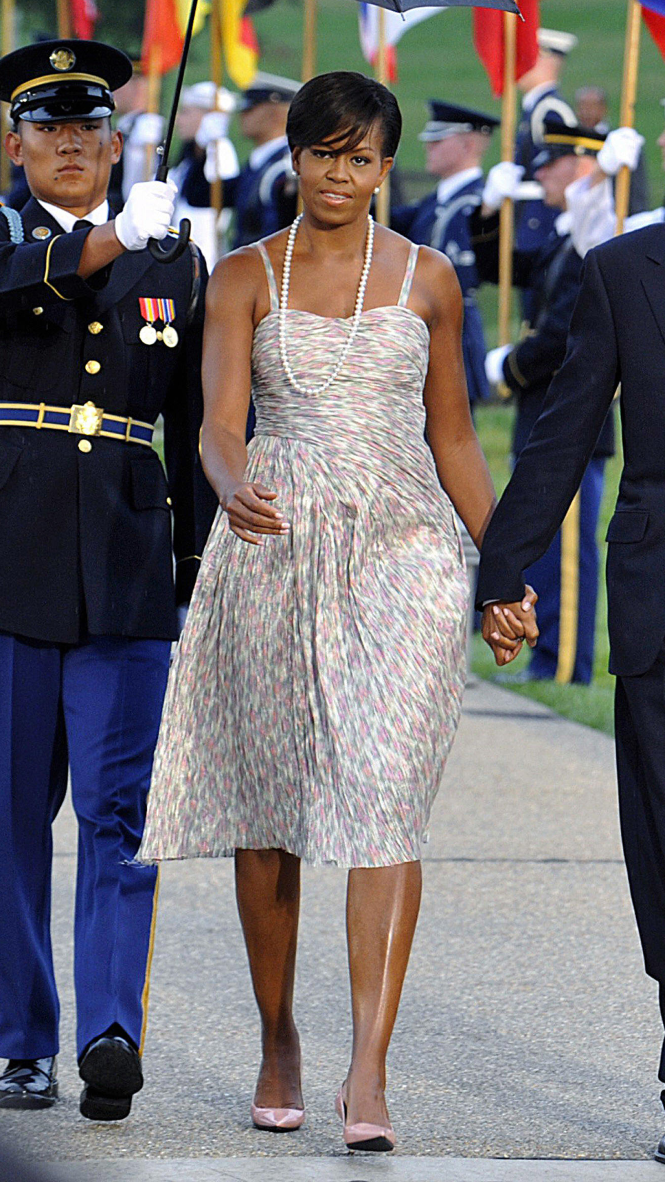 First lady Michelle Obama arrives at the Phipps Conservatory for an opening reception and working dinner for heads of delegation at the Pittsburgh G20 Summit in Pittsburgh, Pennsylvania, September 24, 2009