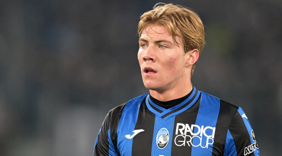 Arsenal rumored transfer target Rasmus Hojlund looks on during the Serie A match between Lazio and Atalanta at the Stadio Olimpico on February 11, 2023 in Rome, Italy.