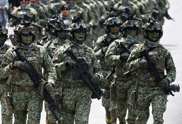 Tropas del ejército en un desfile militar por el 214º aniversario de la Independencia de México, el 16 de septiembre de 2024 (CARL DE SOUZA)