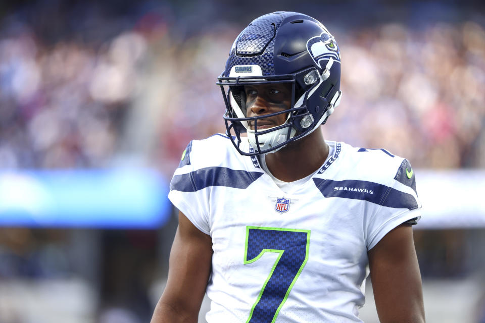 INGLEWOOD, CALIFORNIA - OCTOBER 23: Geno Smith #7 of the Seattle Seahawks warms up prior to the game against the Los Angeles Chargers at SoFi Stadium on October 23, 2022 in Inglewood, California. (Photo by Katelyn Mulcahy/Getty Images)