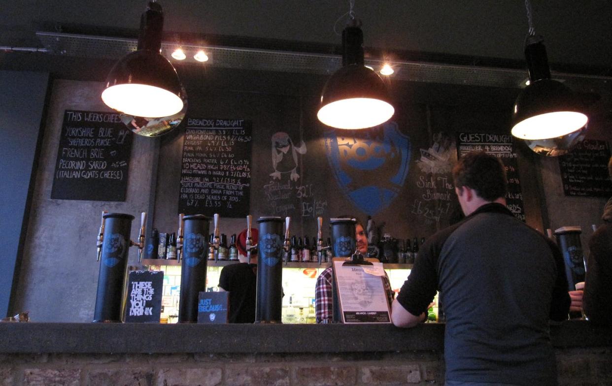 En 15 ans, les tireuses BrewDog sont apparues dans de nombreux établissements comme ici à Londres. <a href="https://www.flickr.com/photos/brostad/9307755393/in/photostream/" rel="nofollow noopener" target="_blank" data-ylk="slk:Bernt Rostad / FlickR;elm:context_link;itc:0;sec:content-canvas" class="link ">Bernt Rostad / FlickR</a>, <a href="http://creativecommons.org/licenses/by-sa/4.0/" rel="nofollow noopener" target="_blank" data-ylk="slk:CC BY-SA;elm:context_link;itc:0;sec:content-canvas" class="link ">CC BY-SA</a>