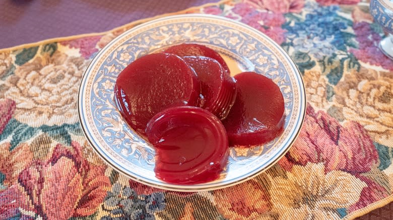 slices of canned cranberry sauce