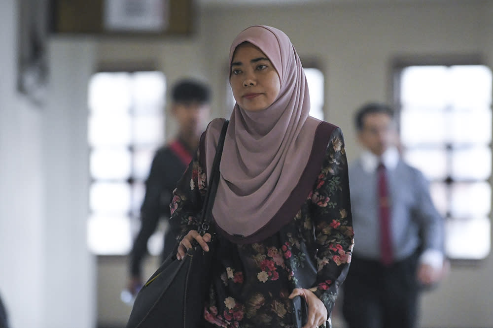 The Finance Ministry’s Strategic Investment Department deputy secretary Afidah Azwa Abdul Aziz arrives at the Kuala Lumpur Courts Complex June 20, 2019. — Picture by Miera Zulyana