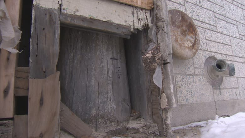 Saving Winnipeg: Restoring 2 of city's oldest buildings yields good and bad surprises