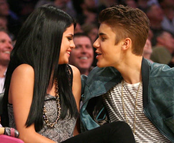 Selena Gomez ‘Elle’ Interview: Justin Bieber ‘Is A Hopeless Romantic’