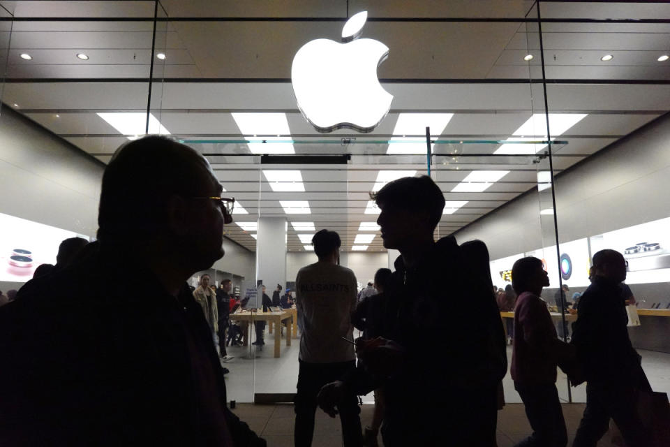 Shoppers in December passing an Apple store in a Glendale, Calif. mall. <p>Mario Tama/Getty Images</p>