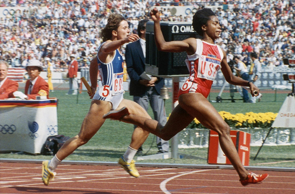 Evelyn Ashford wins golf for Team U.S.A. at the 1988 Olympics. 