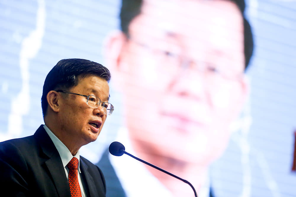 Penang Chief Minister Chow Kon Yeow delivers his speech during the Excellent Service Award 2019 presentation in Bayan Baru April 10, 2019. — Picture by Sayuti Zainudin