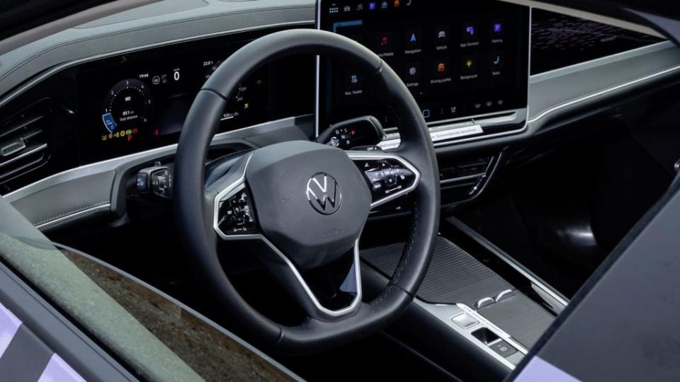 從照片中可以看到新一代Passat排檔機構改安裝於方向機柱。(圖片來源/ Volkswagen)