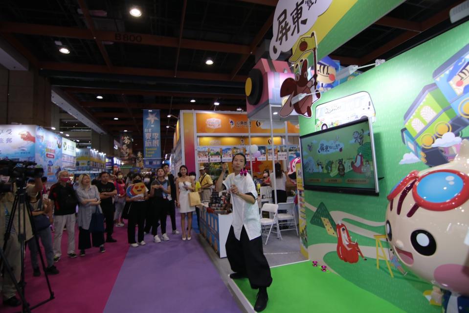 台北國際夏季旅展屏東館，飛天小火車童趣成旅展注目焦點。（屏東縣政府提供）
