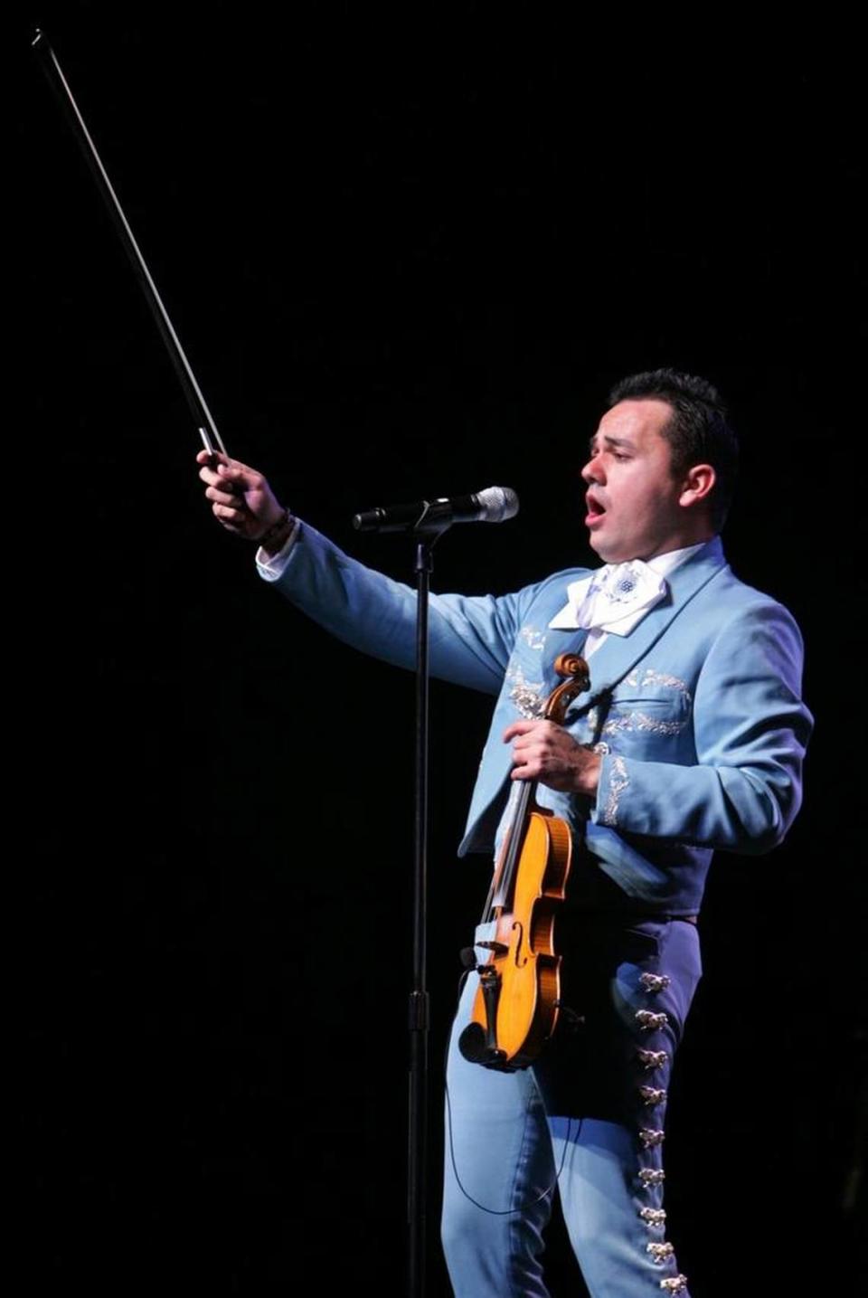 Mariachi Sol de Mexico de Jose Hernandez will perform holiday favorites.