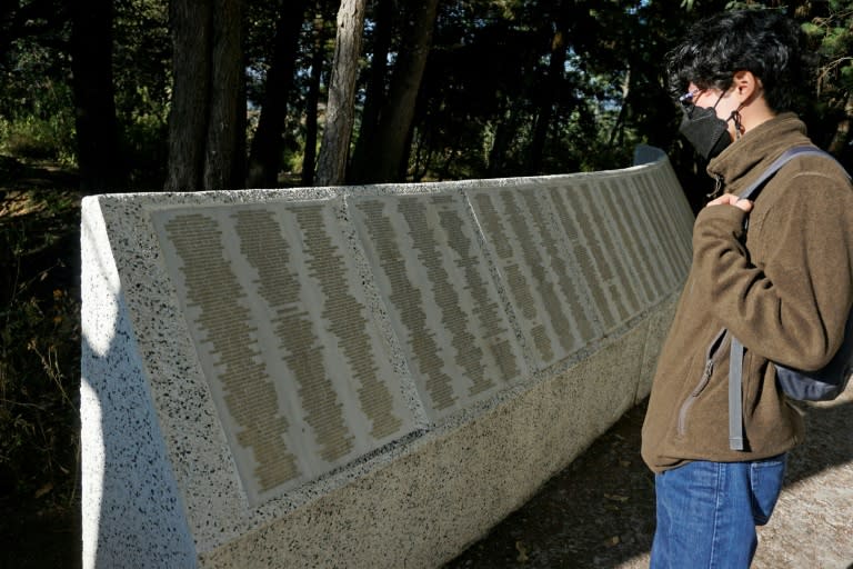 Monumento com nomes de desaparecidas durante a Guerra Civil da Guatemala (1960-1996), em San Juan Comalapa (AFP/Johan ORDONEZ)