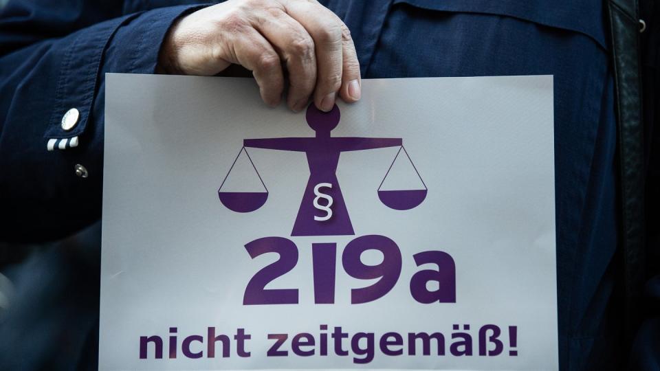 Für eine Abschaffung des umstrittenen Paragrafen 219a gäbe es im Bundestag eigentlich eine Mehrheit. Foto: Silas Stein