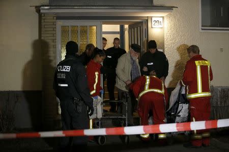 Emergency services and police evacute local residents during a raid on a building in Britz, south Berlin, Germany November 26, 2015. REUTERS/Fabrizio Bensch