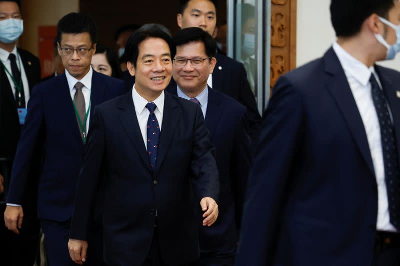 El vicepresidente de Taiwán, William Lai, llega al aeropuerto internacional de Taoyuan antes de su partida a Estados Unidos para una escala en Nueva York de camino a Paraguay, en Taoyuan, Taiwán