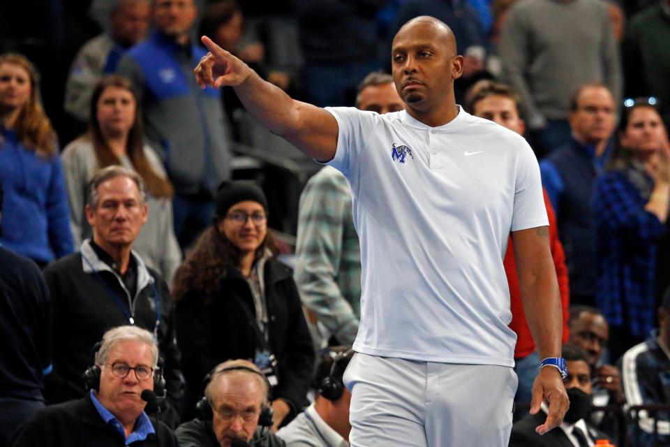 Memphis head coach Penny Hardaway gives direction during the first half against SMU.