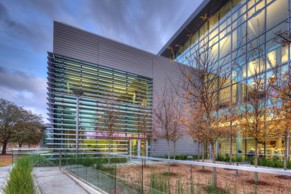 East Baton Rouge Parish Main Library At Goodwood: Baton Rouge, Louisiana