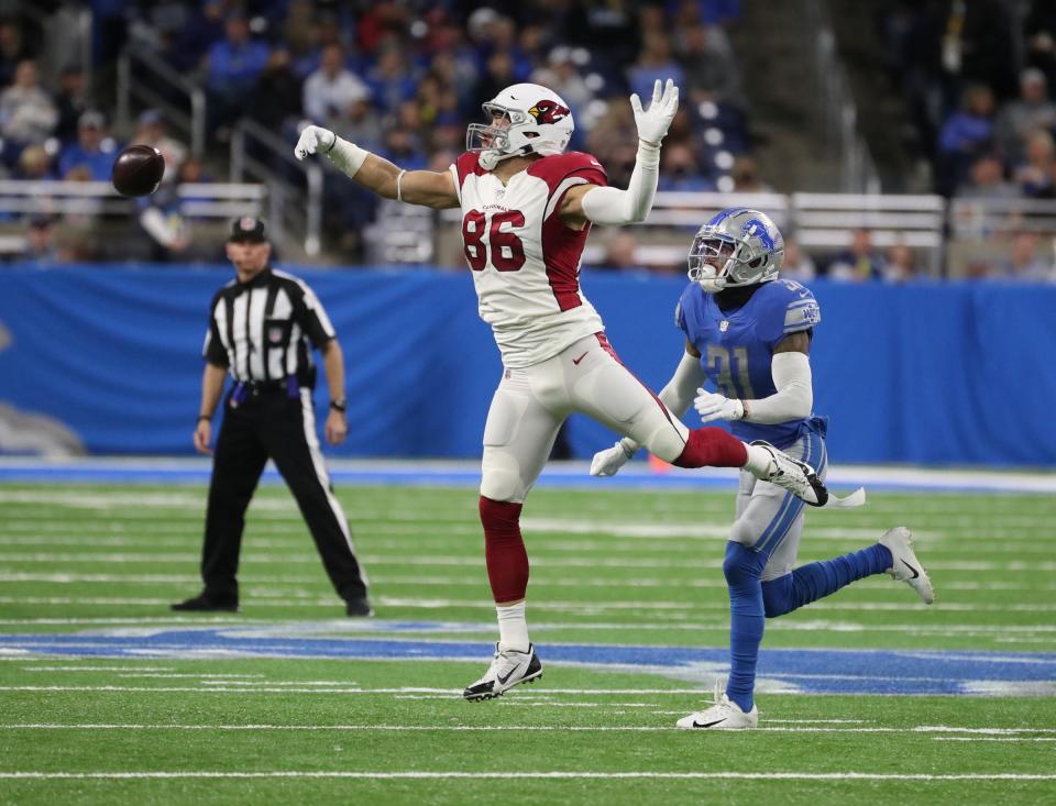 Detroit Lions safety Dean Marlowe (31) defends against Arizona Cardinals tight end Zach Ertz (86) during first half action on Sunday, Dec. 19, 2021, at Ford Field in Detroit.