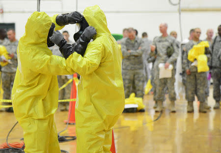 U.S. Army soldiers from the 101st Airborne Division (Air Assault), who are earmarked for the fight against Ebola, train before their deployment to West Africa, at Fort Campbell, Kentucky October 9, 2014. REUTERS/Harrison McClary