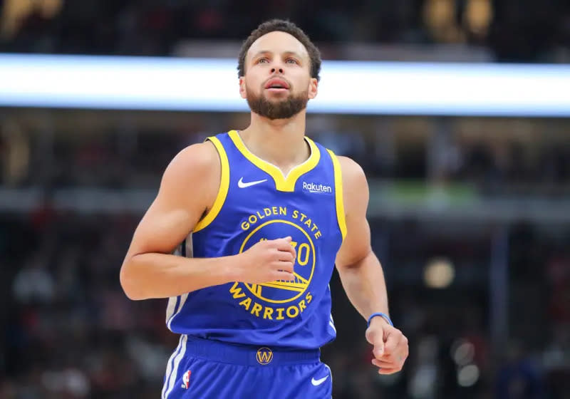 ▲「浪花兄弟」Stephen Curry和Klay Thompson分別攻下27分和30分，聯手砍下57分，帶領球隊終場以140:131取勝，結束近期2連敗。圖為Curry。（圖／美聯社／達志影像）