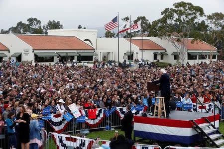 U.S. Democratic presidential candidate Bernie Sanders speaks at a campaign rally at Santa Barbara City College in Santa Barbara, California, U.S. May 28, 2016. REUTERS/Lucy Nicholson