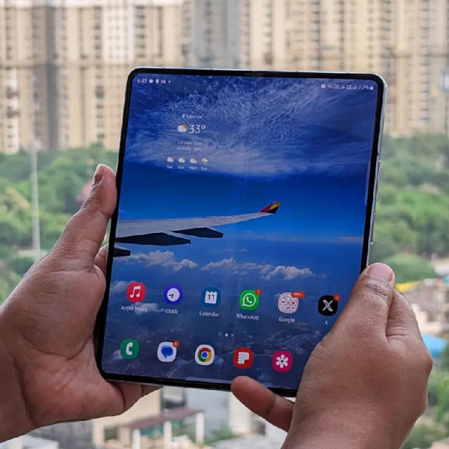 Samsung Galaxy Z Fold 4 Hands-On: We Tried The Flagship Foldable