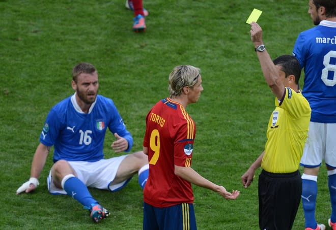 Spanish forward Fernando Torres (C) is shown a yellow card by referee during the Euro 2012 championships football match Spain vs Italy on June 10, 2012 at the Gdansk Arena. The game ended in a draw 1-1. AFPPHOTO/ PATRIK STOLLARZPATRIK STOLLARZ/AFP/GettyImages