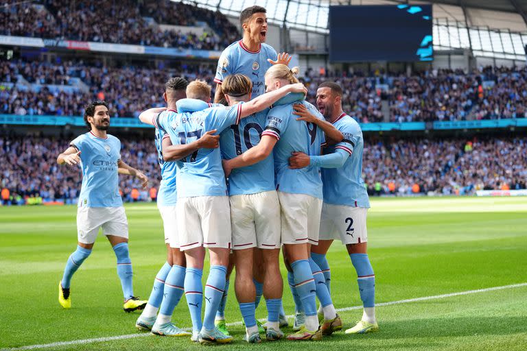 El Manchester City tiene un pie en octavos de final de la Champions League y su objetivo es ganarla