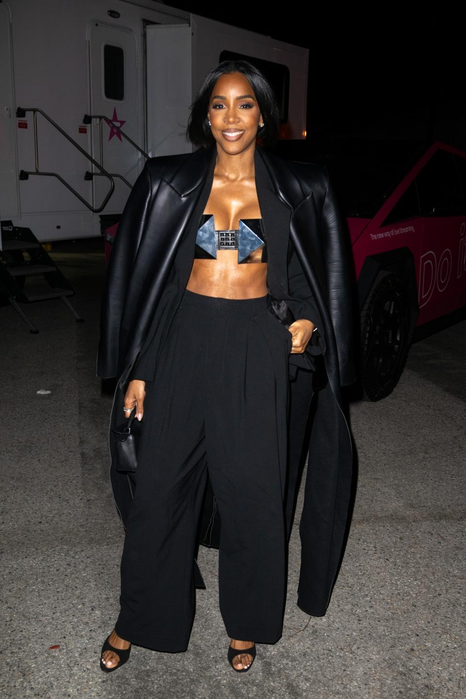 Kelly Rowland is seen arriving to the Vinivia App launch event on April 04, 2024 in Los Angeles, California.