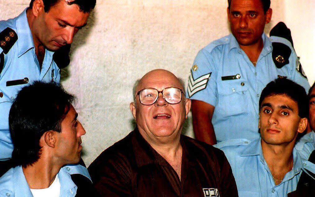 John Demjanjuk, shown here surrounded by security officers at the Israeli Supreme Court in Jerusalem 29 July 1993  - AFP