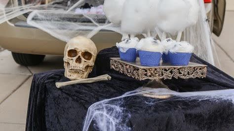 trunk or treat ideas spooky skeleton