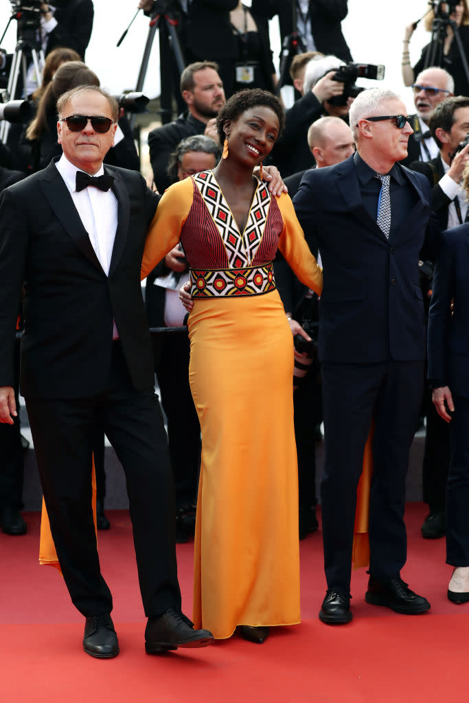 Accompagnée de deux autres membres du jury, Enki Bilal et Robin Campillo, Maimouna N'Diaye a encore décliné une jolie palette colorée pour monter les marches. La cinéaste s’est parée d’une robe orange sublimée par des empiècements ethniques. En guise d’accessoire, elle a misé sur sa désormais légendaire bonne humeur.