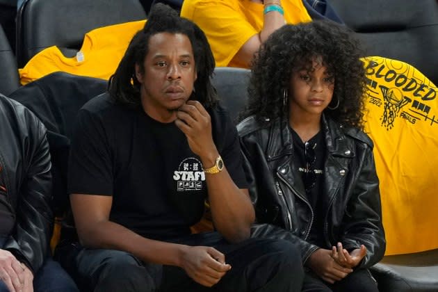 Jay-Z & Blue Ivy at 2023 Super Bowl: Photos & Video – Billboard