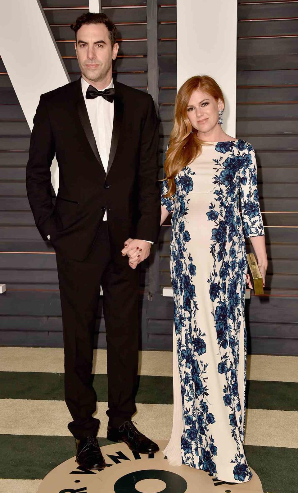 Sacha Baron Cohen (L) and Isla Fisher attend the 2015 Vanity Fair Oscar Party hosted by Graydon Carter at Wallis Annenberg Center for the Performing Arts on February 22, 2015 in Beverly Hills, California