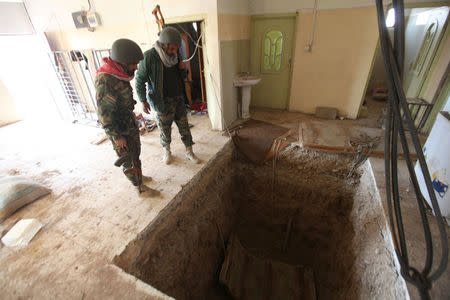 Peshmerga forces look at a tunnel used by Islamic State militants near the town of Bashiqa, east of Mosul, during an operation to attack Islamic State militants in Mosul, Iraq, November 7, 2016. REUTERS/Azad Lashkari