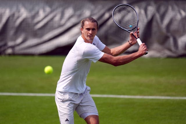 Alexander Zverev trains at Wimbledon 